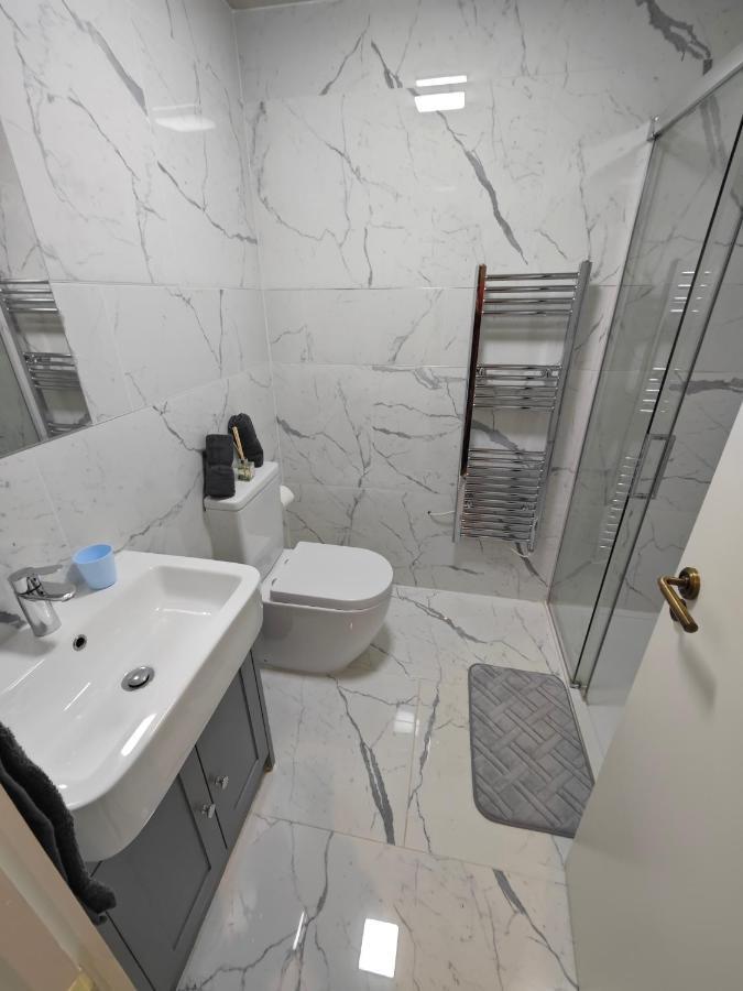 2 Bedroom Flat In Wood Green Piccadilly Line London Ngoại thất bức ảnh